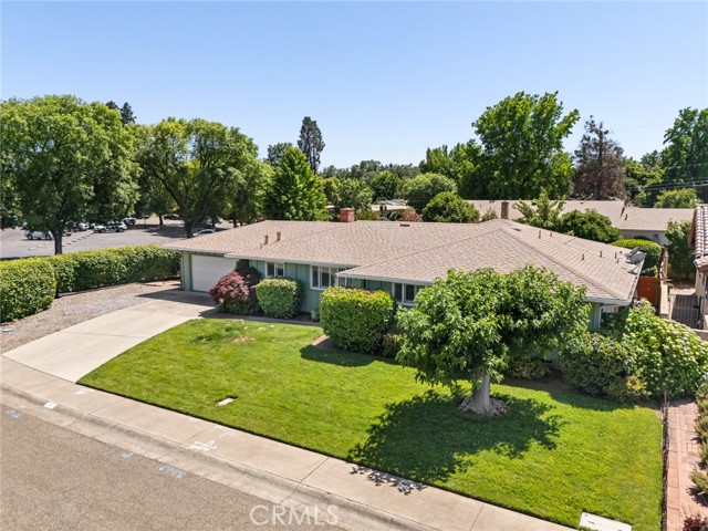 7 Pinecrest Circle, Chico CA: https://media.crmls.org/medias/f75c3170-1fbc-4642-a5d6-a015ff55daa6.jpg