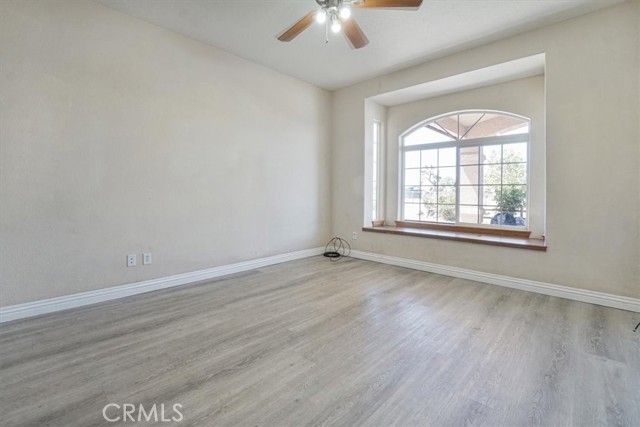 12771 Elm Street, Oak Hills CA: https://media.crmls.org/medias/f75d4a7a-a7a4-4e04-8e9d-f73b56764d4b.jpg
