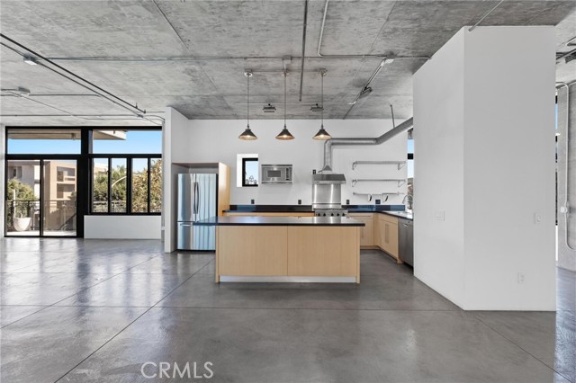 Detail Gallery Image 14 of 41 For 835 Locust Ave #322,  Long Beach,  CA 90813 - 1 Beds | 1 Baths