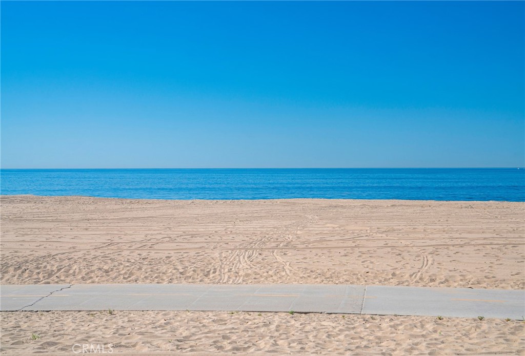 https://media.crmls.org/medias/f75e294f-b188-46b0-915e-cadcf5b85126.jpg?preset=X-Large