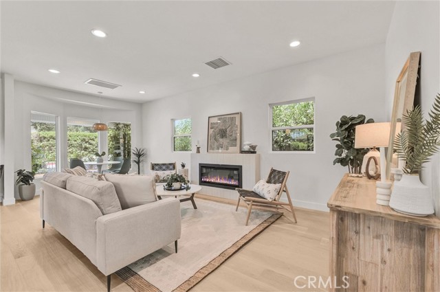 Detail Gallery Image 11 of 37 For 808 S Los Robles Ave, Pasadena,  CA 91106 - 3 Beds | 3 Baths