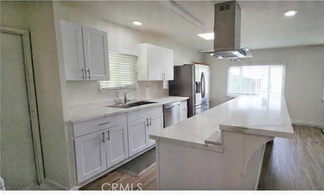 Detail Gallery Image 3 of 16 For 21851 Newland St, Huntington Beach,  CA 92646 - 2 Beds | 1/1 Baths