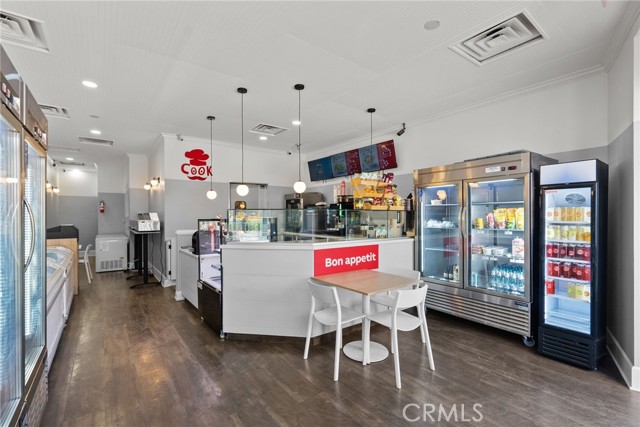 5466 Wilshire Boulevard, Los Angeles CA: https://media.crmls.org/medias/f75ecd82-6021-449a-a931-7520511942b4.jpg