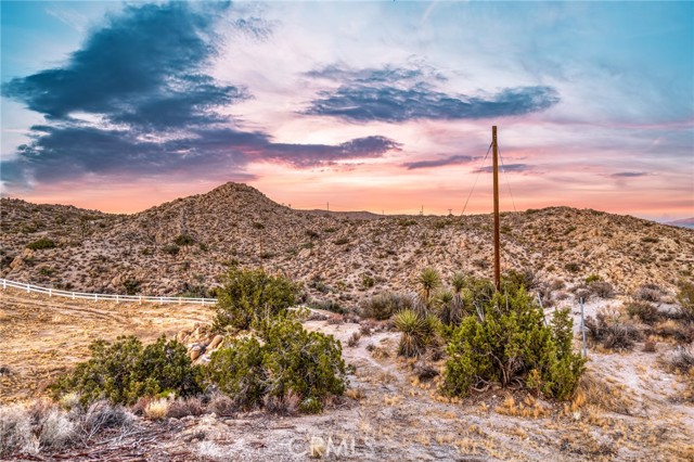 Detail Gallery Image 8 of 75 For 6107 Mandarin Rd, Yucca Valley,  CA 92284 - 3 Beds | 3/1 Baths