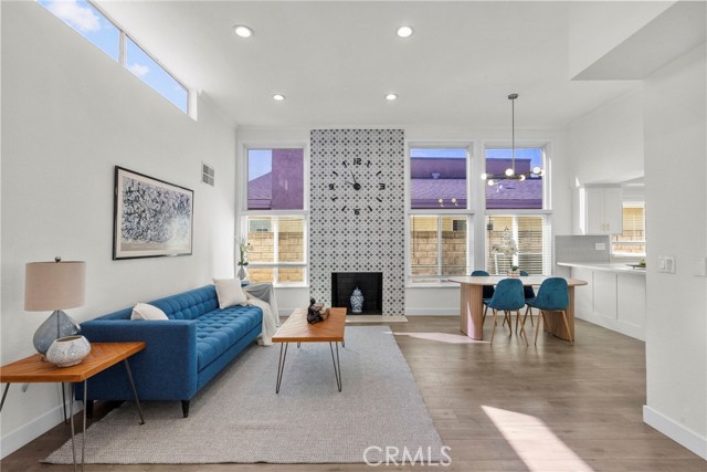 Detail Gallery Image 5 of 44 For 9549 Gladbeck, Northridge,  CA 91324 - 5 Beds | 2/1 Baths