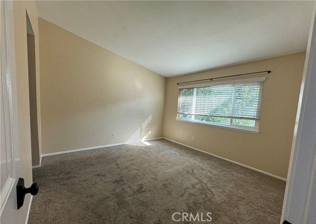 Detail Gallery Image 9 of 12 For 1725 Maxwell Ln #C,  Corona,  CA 92881 - 2 Beds | 2/1 Baths
