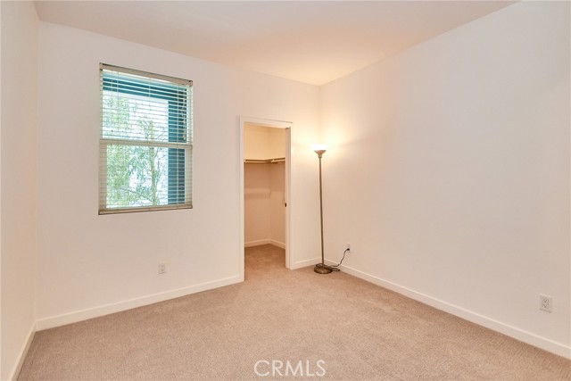 Detail Gallery Image 7 of 39 For 944 N Divino Privado, Ontario,  CA 91764 - 3 Beds | 3/1 Baths