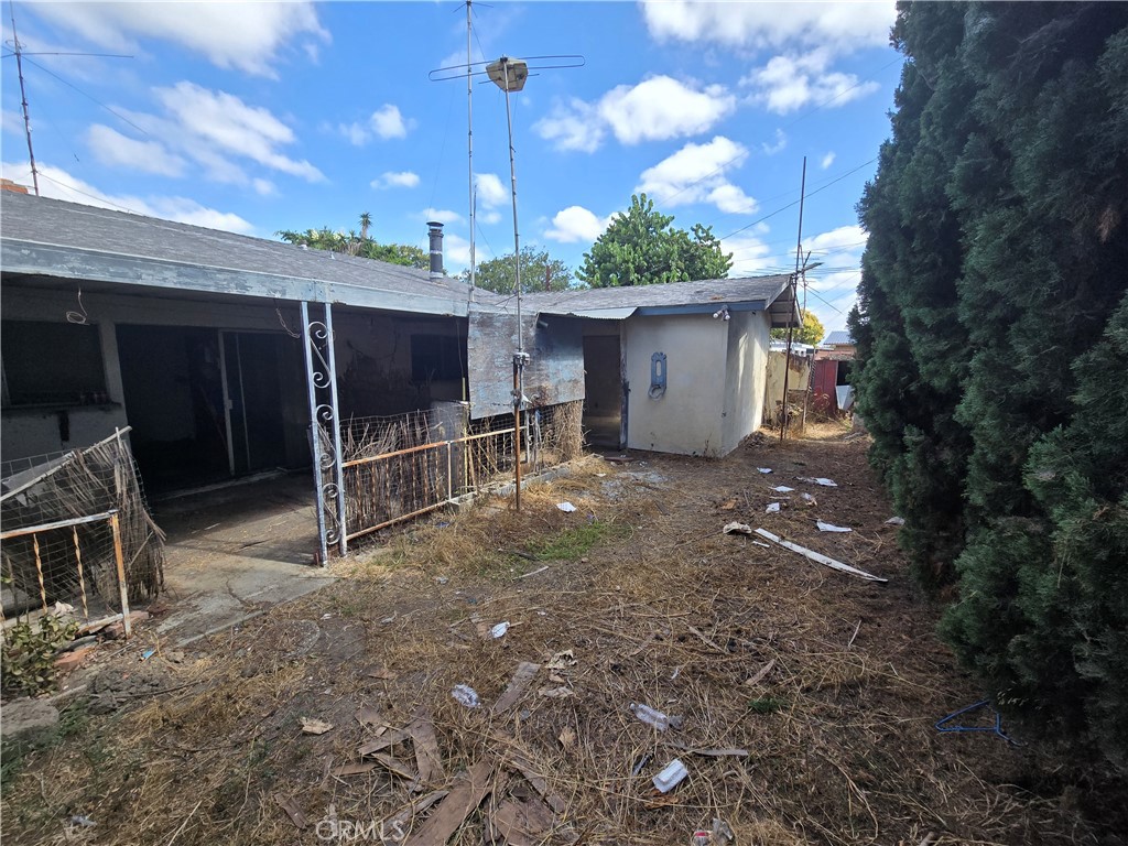 https://media.crmls.org/medias/f7621c62-4100-4b4c-98cb-4280566feefc.jpg?preset=X-Large