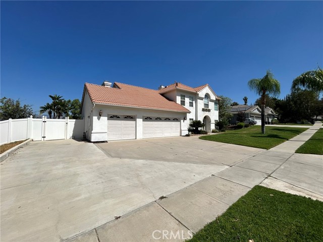 Detail Gallery Image 2 of 24 For 629 Golden West Dr, Redlands,  CA 92373 - 5 Beds | 3/1 Baths