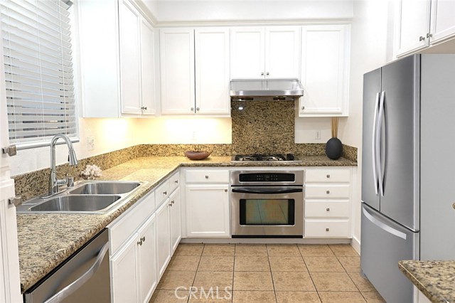 Detail Gallery Image 6 of 36 For 858 Calaveras, Corona,  CA 92878 - 4 Beds | 2/1 Baths