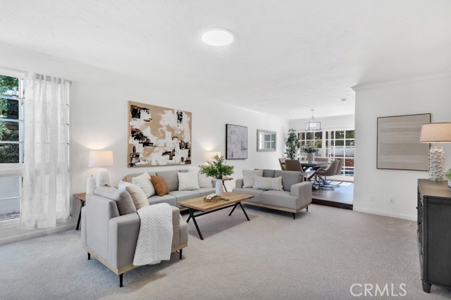 Detail Gallery Image 5 of 25 For 21438 Mulholland, Woodland Hills,  CA 91364 - 5 Beds | 3 Baths