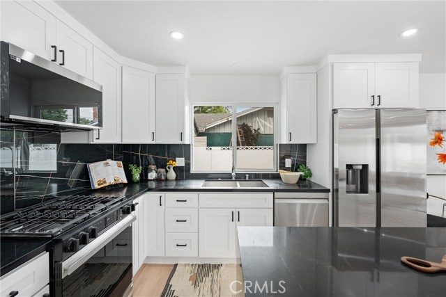 Detail Gallery Image 6 of 45 For 8771 La Grand Ave, Garden Grove,  CA 92841 - 3 Beds | 3 Baths