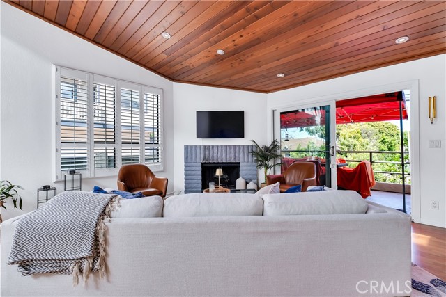 Detail Gallery Image 5 of 40 For 114 S Prospect #6,  Redondo Beach,  CA 90277 - 3 Beds | 2/1 Baths