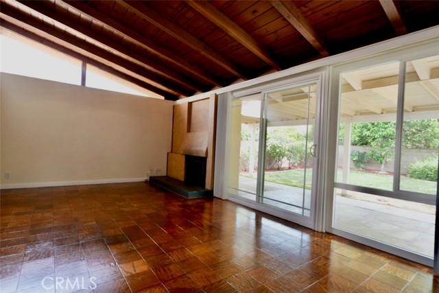 Detail Gallery Image 7 of 19 For 8512 Fullbright Ave, Winnetka,  CA 91306 - 3 Beds | 2 Baths