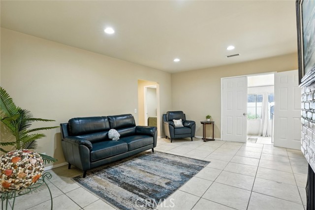 2709 W 109th Street, Inglewood CA: https://media.crmls.org/medias/f764ba02-45ca-47ef-b148-f372250c8f5b.jpg
