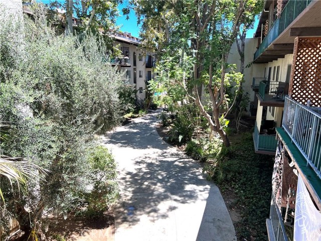 Detail Gallery Image 7 of 8 For 5460 White Oak Ave #G210,  Encino,  CA 91316 - 2 Beds | 2 Baths