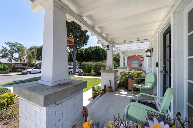 341 W Whiting Avenue, Fullerton CA: https://media.crmls.org/medias/f7667c08-52ec-4451-93a9-a544abe95ebb.jpg