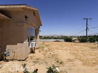 https://media.crmls.org/medias/f766e26c-4600-46a8-8b09-f167bd787e44.jpg?preset=X-Large