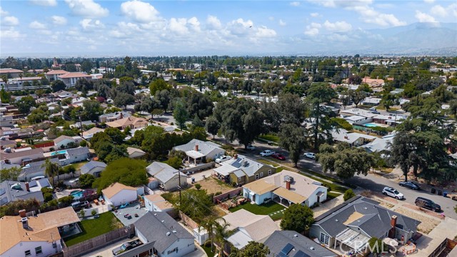 1326 Clock Avenue, Redlands CA: https://media.crmls.org/medias/f767ff00-99cd-4a54-9c39-3337b7fa26e5.jpg