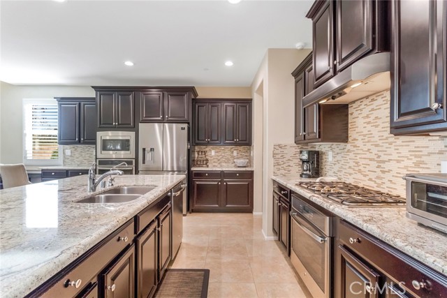 Detail Gallery Image 9 of 54 For 24824 Carbon, Valencia,  CA 91354 - 4 Beds | 3/1 Baths