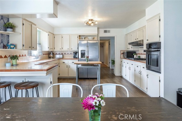 Detail Gallery Image 13 of 25 For 216 W San Ramon Ave, Fresno,  CA 93704 - 3 Beds | 2 Baths