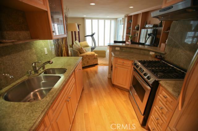 565 Esplanade, Redondo Beach, California 90277, 1 Bedroom Bedrooms, ,1 BathroomBathrooms,Residential,Sold,Esplanade,SB14046853