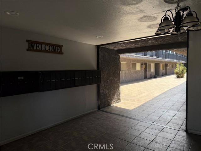 Detail Gallery Image 3 of 27 For 240 W Verdugo, Burbank,  CA 91502 - 2 Beds | 2 Baths