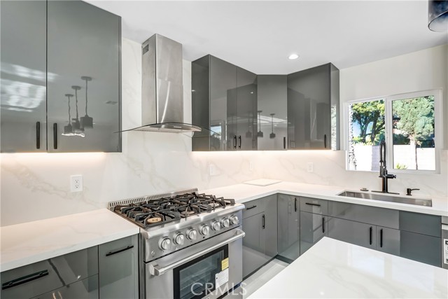 Detail Gallery Image 6 of 28 For 13433 Ebell St, Panorama City,  CA 91402 - 5 Beds | 4 Baths