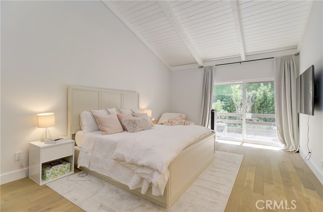 Detail Gallery Image 11 of 27 For 4834 Balboa Ave #B,  Encino,  CA 91316 - 2 Beds | 2/1 Baths