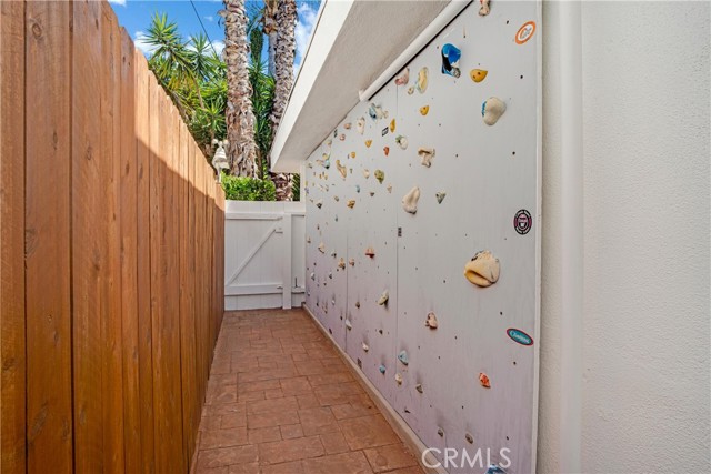 Detail Gallery Image 40 of 45 For 11967 Sunshine Ter, Studio City,  CA 91604 - 4 Beds | 3 Baths