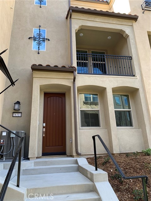 13814 Iris Yorba Linda, California The spacious 3-story, 3-bedroom and 3.5-bathroom townhouse has just become available in the city of Yorba Linda. The first floor features a generous size bedroom with its own bathroom. Second story has a beautiful kitchen with a kitchen island. The kitchen features brand new quartz countertops, cabinets, ample storage and full set of kitchen appliances. Bedrooms upstairs features plush carpets and large windows for natural lighting. Other features include stackable washer and dryer, and 2-car direct access tandem garage. Tenants have access to the community pool and community parks. Property is conveniently located near grocery stores and restaurants. You are going to love living here!