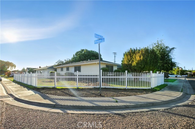 Detail Gallery Image 1 of 19 For 1709 Brenda Way, Turlock,  CA 95382 - 3 Beds | 2 Baths
