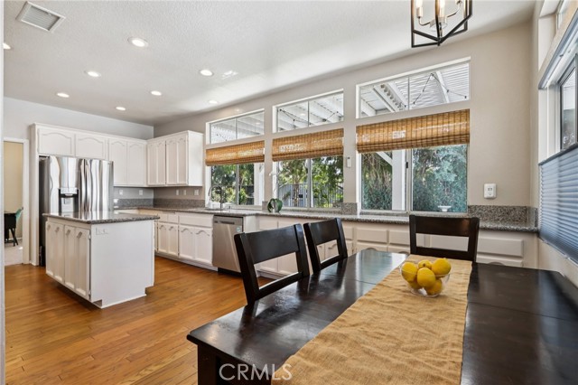 Detail Gallery Image 16 of 67 For 420 Somerset Cir, Corona,  CA 92879 - 5 Beds | 3 Baths