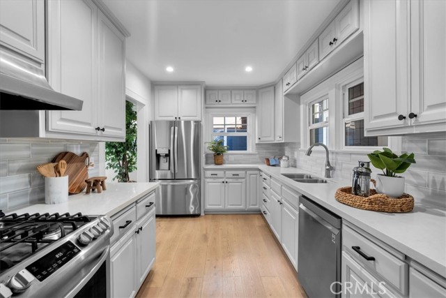 1000 The Strand, Manhattan Beach CA: https://media.crmls.org/medias/f76cf8ca-bc26-4659-8318-c1cd67246546.jpg