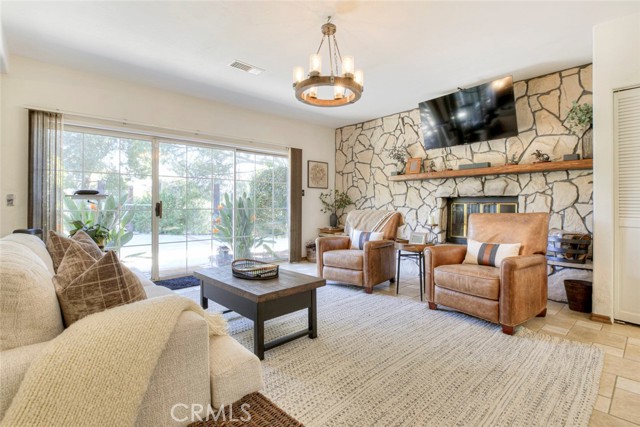 Detail Gallery Image 15 of 32 For 10557 Mahoney, Sunland,  CA 91040 - 3 Beds | 2 Baths