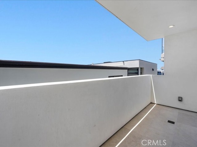 Detail Gallery Image 33 of 61 For 505 Bayview Dr, Manhattan Beach,  CA 90266 - 3 Beds | 3/1 Baths