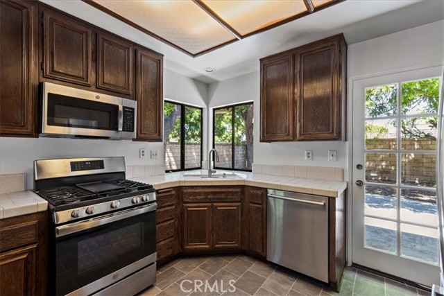 Detail Gallery Image 11 of 31 For 23943 via Rosa Linda, Valencia,  CA 91355 - 3 Beds | 2 Baths