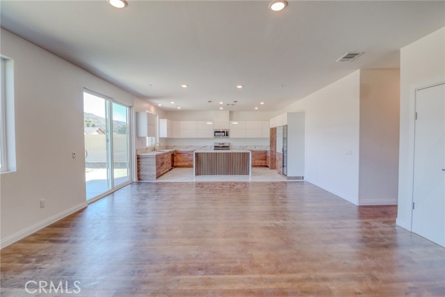 Detail Gallery Image 4 of 27 For 14424 Buvan Ct, Moreno Valley,  CA 92555 - 5 Beds | 3/1 Baths