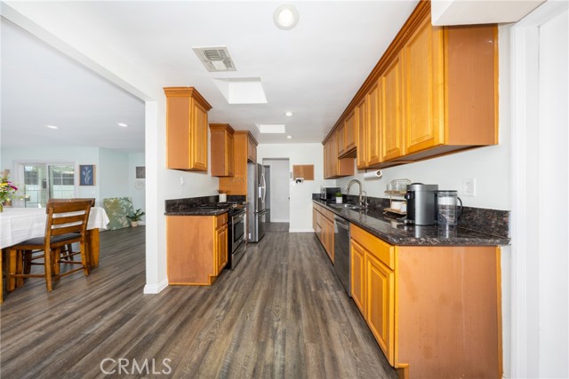 Detail Gallery Image 13 of 39 For 10512 Rose Hedge, Whittier,  CA 90606 - 5 Beds | 3 Baths