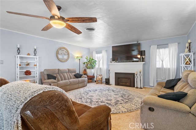 Detail Gallery Image 2 of 49 For 3010 Elmwood Ave, Bakersfield,  CA 93305 - 4 Beds | 2 Baths