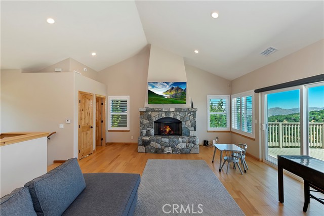 Detail Gallery Image 11 of 47 For 1015 Marin Ln, Lake Arrowhead,  CA 92352 - 3 Beds | 2/1 Baths