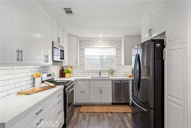 11243 Gaviota Avenue, Granada Hills CA: https://media.crmls.org/medias/f771dc76-d4f0-4142-90c3-52cc25a69600.jpg