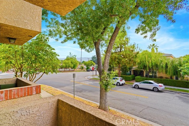 Detail Gallery Image 7 of 11 For 4000 W Victory Bld #104,  Burbank,  CA 91505 - 2 Beds | 2 Baths