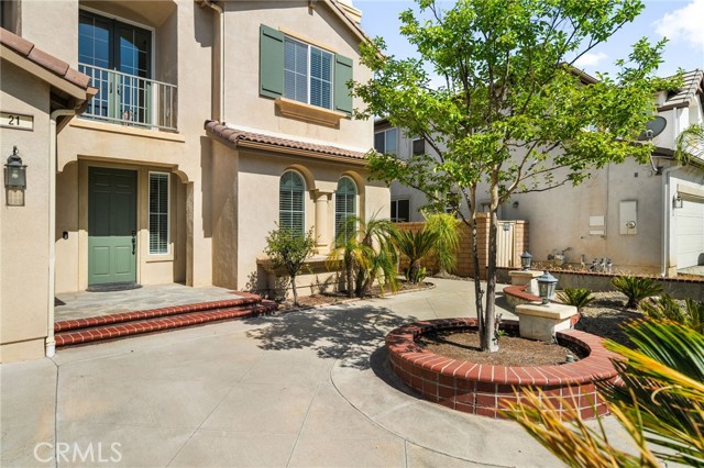 21 Via Del Renal Court, Lake Elsinore CA: https://media.crmls.org/medias/f7731451-890f-4bfe-aa73-7fdbd5e5bd21.jpg