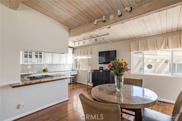 319 26th Place, Manhattan Beach, California 90266, 3 Bedrooms Bedrooms, ,2 BathroomsBathrooms,Residential,Sold,26th,SB23227669
