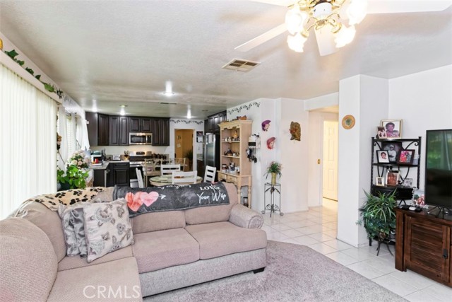 Detail Gallery Image 13 of 41 For 15605 Fairbanks Dr, Victorville,  CA 92394 - 6 Beds | 3/1 Baths