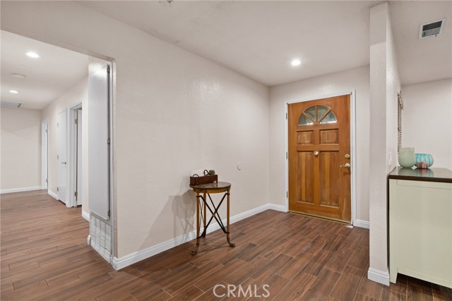 Detail Gallery Image 4 of 31 For 9879 Canada Way, Riverside,  CA 92503 - 4 Beds | 2 Baths