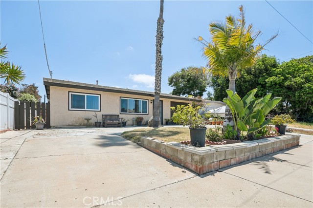 Detail Gallery Image 5 of 57 For 415 7th St, Imperial Beach,  CA 91932 - 5 Beds | 2 Baths