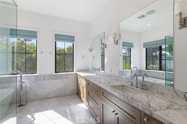 Detail Gallery Image 54 of 59 For 1405 Oak Ave, Manhattan Beach,  CA 90266 - 4 Beds | 4/1 Baths