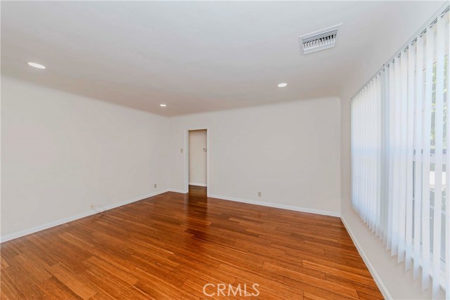 Detail Gallery Image 8 of 52 For 2944 Mayfield Ave, La Crescenta,  CA 91214 - 3 Beds | 2 Baths